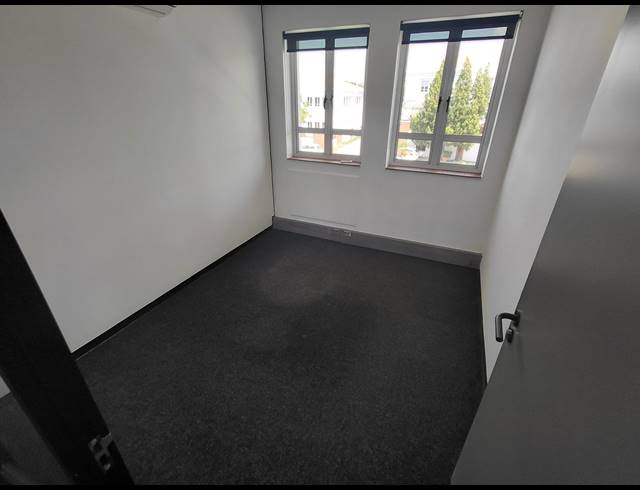387M² OFFICE TO LET IN BRYANSTON